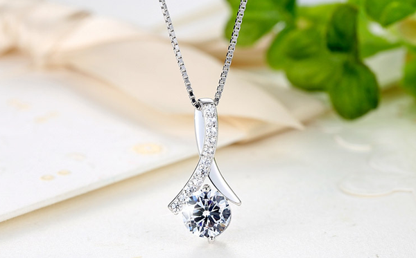 ALLURE LUXURY EXCLUSIVE QUALITY PENDANT WITH CUSTOMIZE BOX