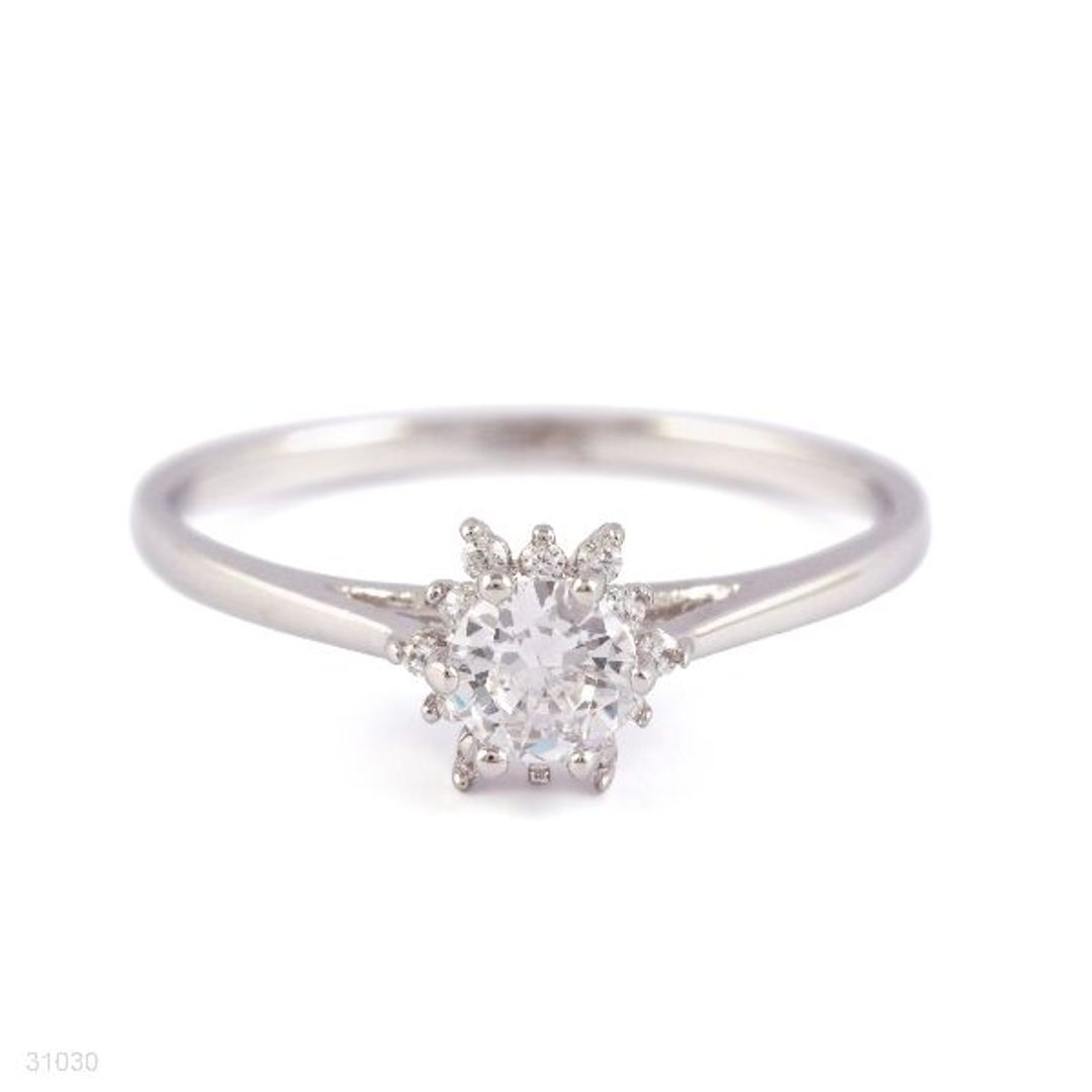 Delicate Dreamy Star Solitaire Ring